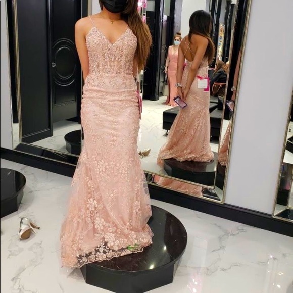 Selling prom dress!! Only worn once - Picture 1 of 5